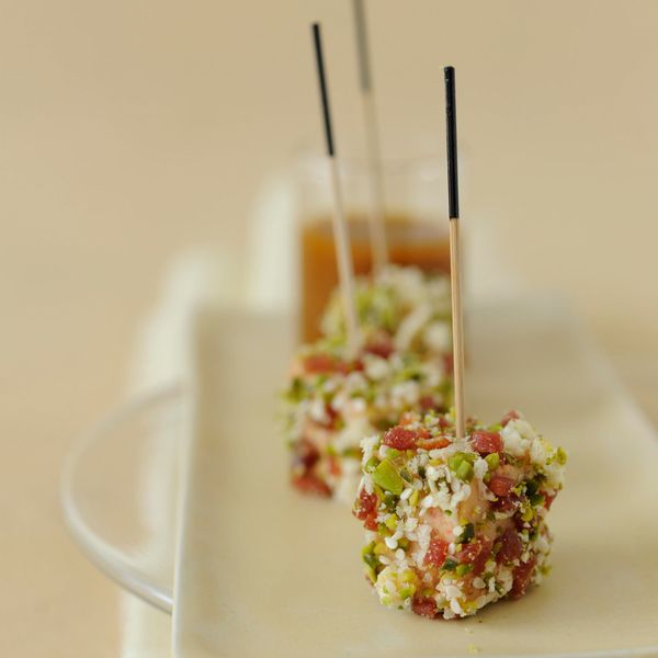 Bouchée de foie gras aux amandes et jambon cru