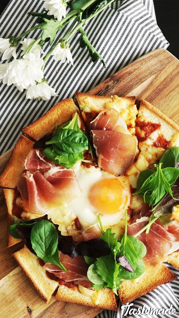 Bread Pizza with Prosciutto and Baby Greens