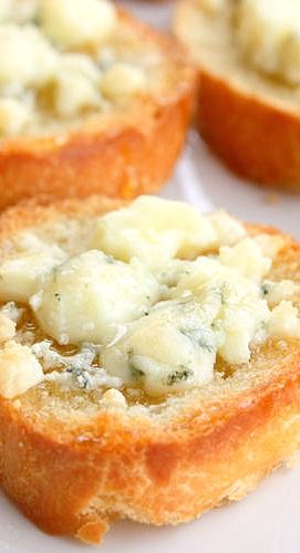 Bruschetta with Gorgonzola Cheese and Honey