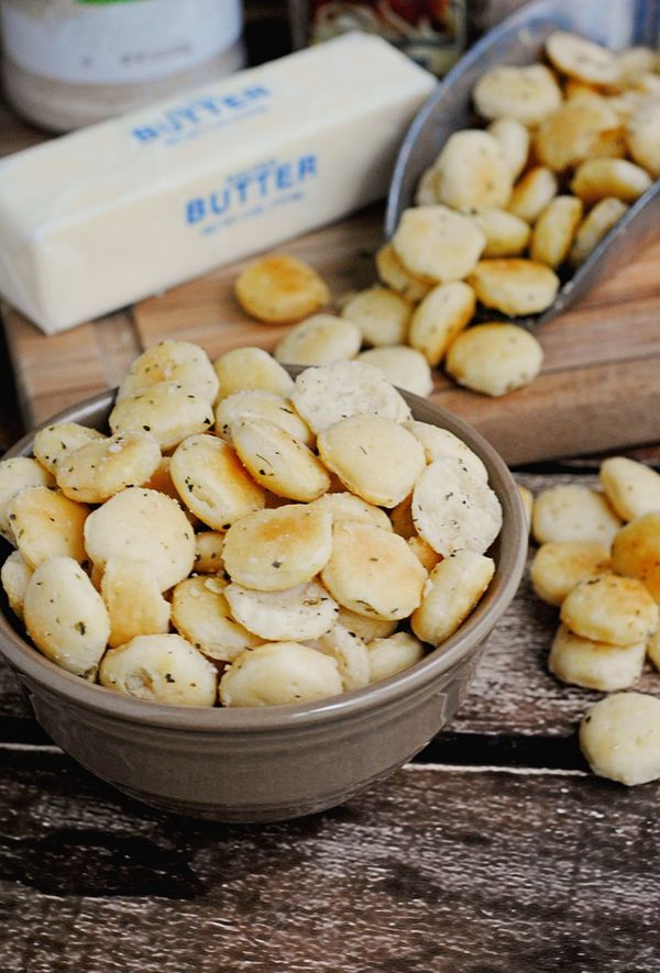 Buttery Seasoned Oyster Crackers