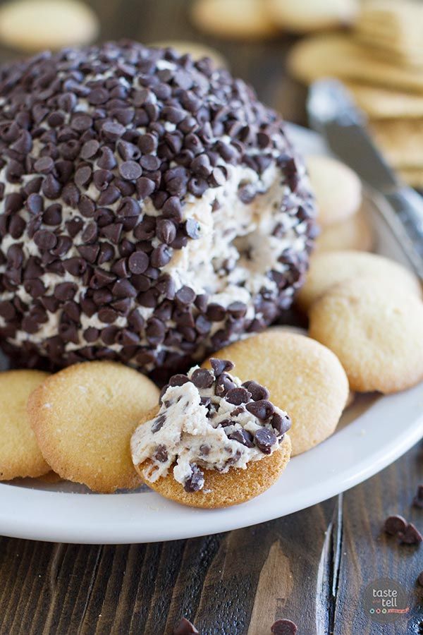 Cannoli Cheeseball