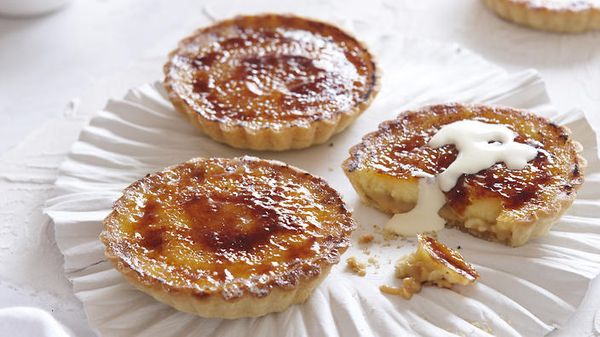 Caramel cream tartlets with almond pastry