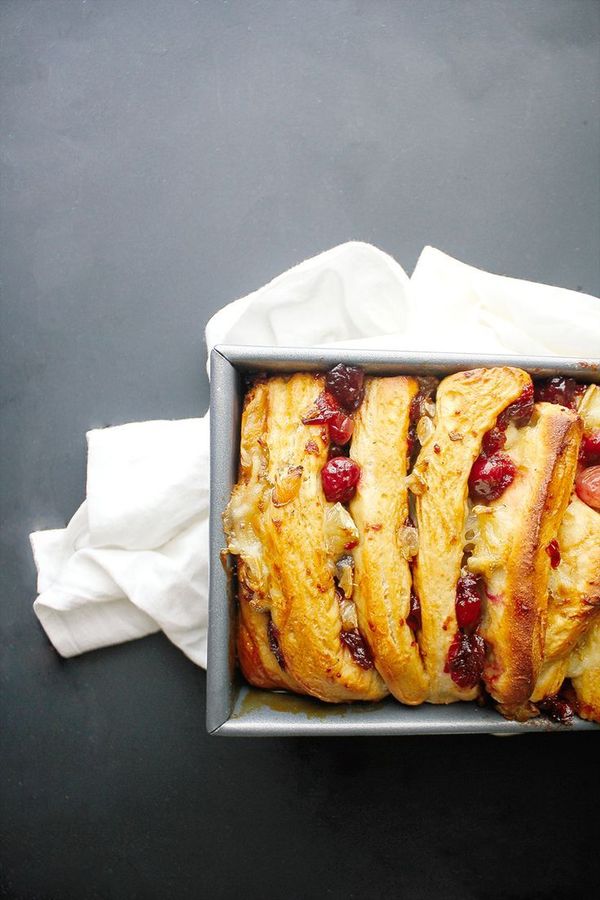 Caramelized Cranberry & Brie Pull-Apart Bread