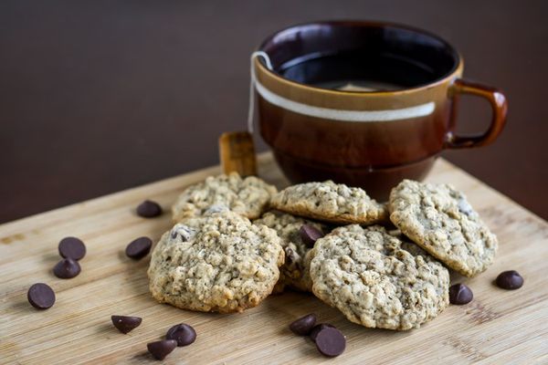 Chai Chocolate-Chip Oatmeal Cookies