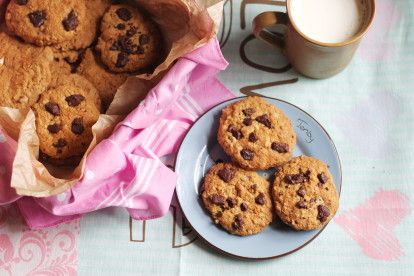 Chewy Chocolate Chip Oatmeal Cookies