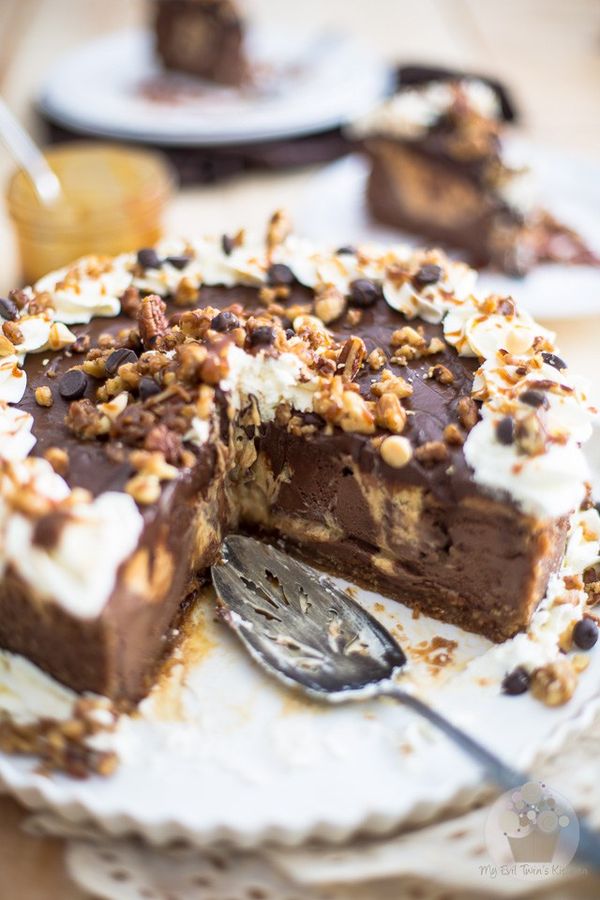 Chocolate and Salted Caramel Cheesecake with Crunchy Praline