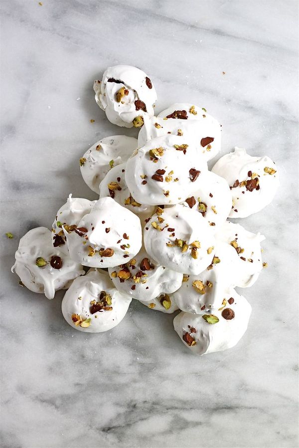 Chocolate pistachio meringues