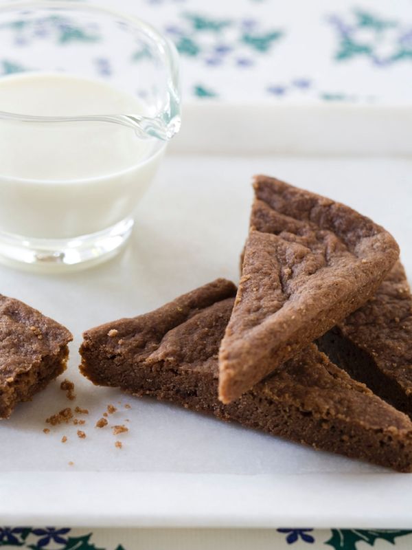 Chocolate Shortbread with White Chocolate Sauce