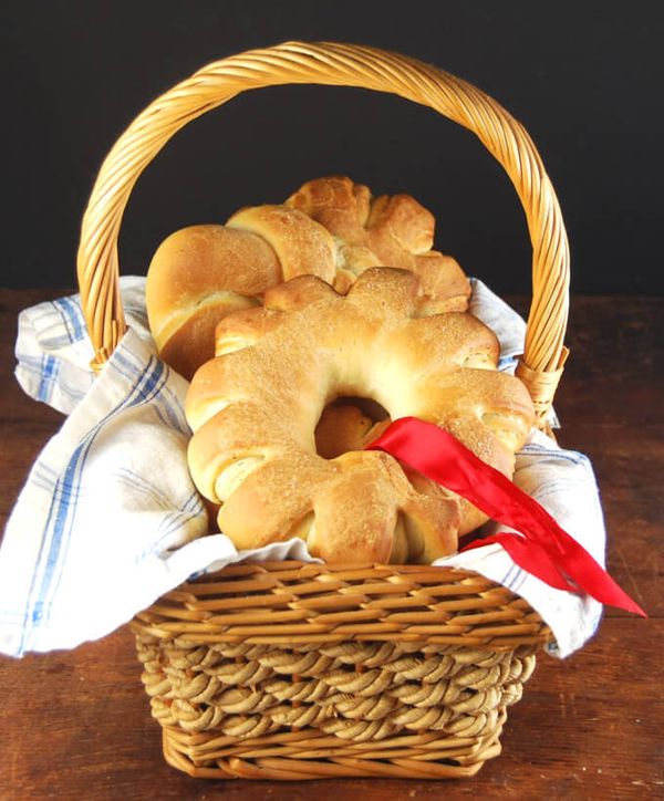 Christmas wreath rolls