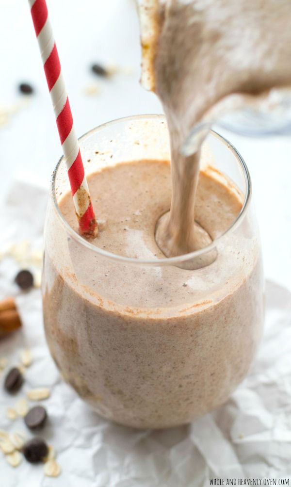 Cinnamon-Roll Chocolate Chip Oatmeal Smoothie