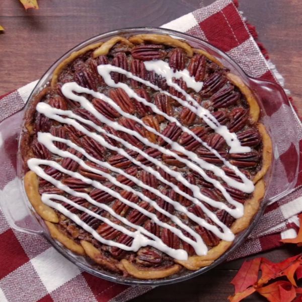 Cinnamon Roll Pecan Pie