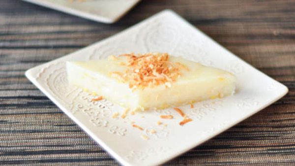 Coconut cream and corn pudding (maja mais