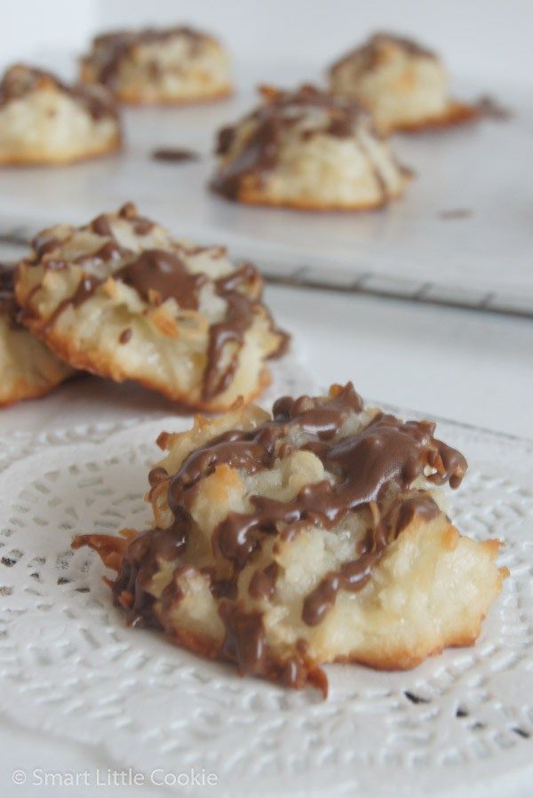 Coconut Macaroons With Chocolate Drizzle