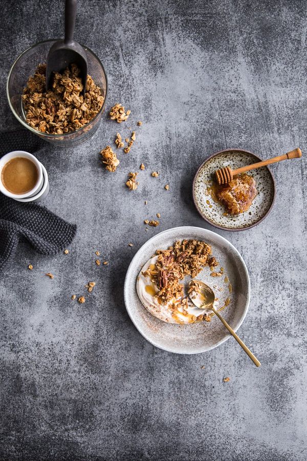 Coffee gingerbread granola