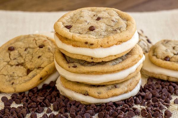 Copycat Chocolate Chip Creme Pies