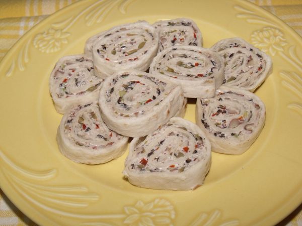 Cream Cheese-Olive Roll-Ups