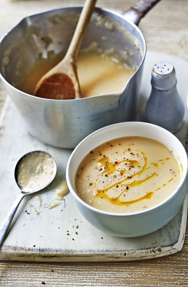 Creamy parsnip and apple soup