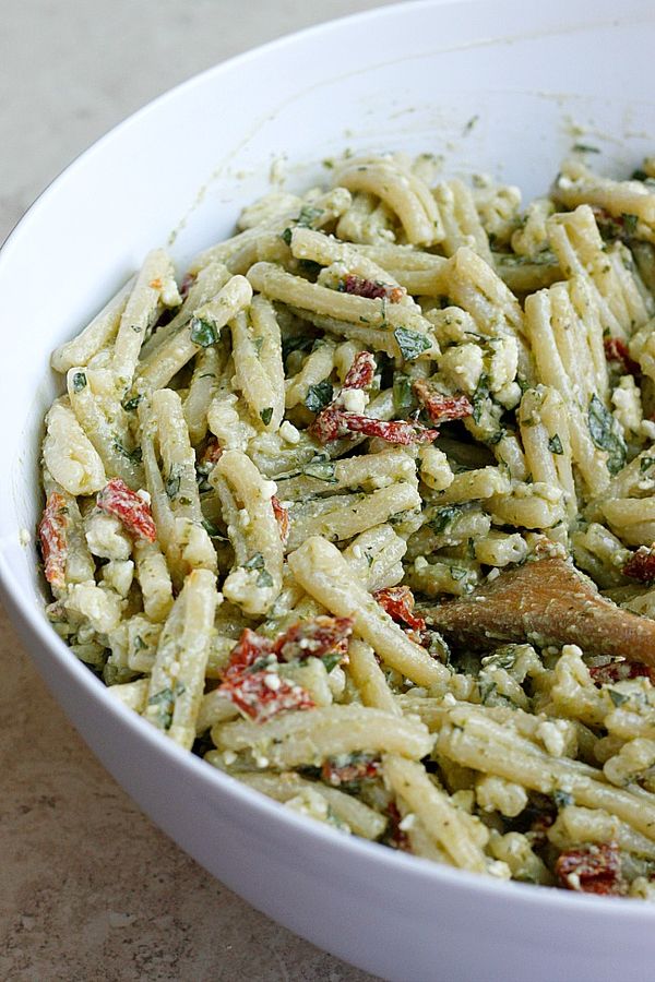 Creamy Pesto & Sundried Tomato Pasta Salad