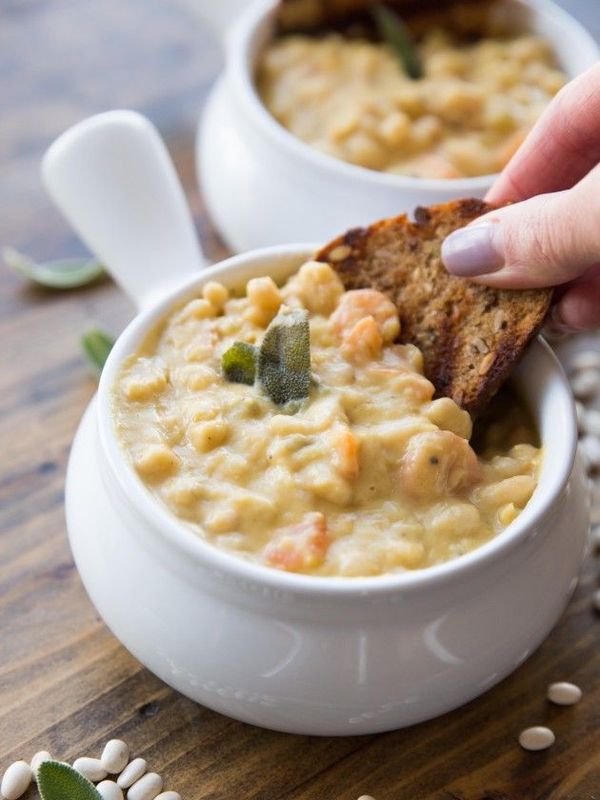 Creamy Roasted Garlic White Bean Soup