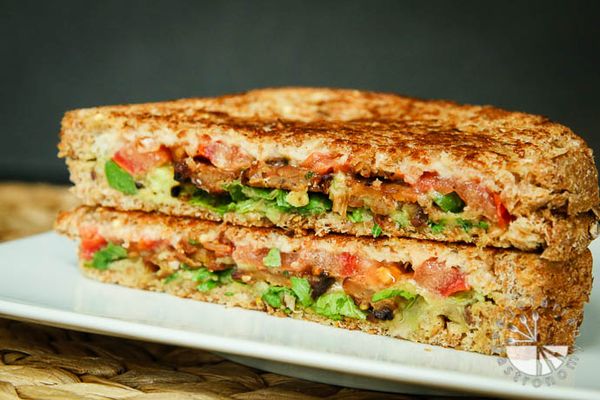 Crispy Tempeh Arugula Sandwich with Garlic Truffle Aioli