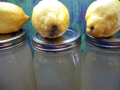 Crock-Pot Lemonade Moonshine