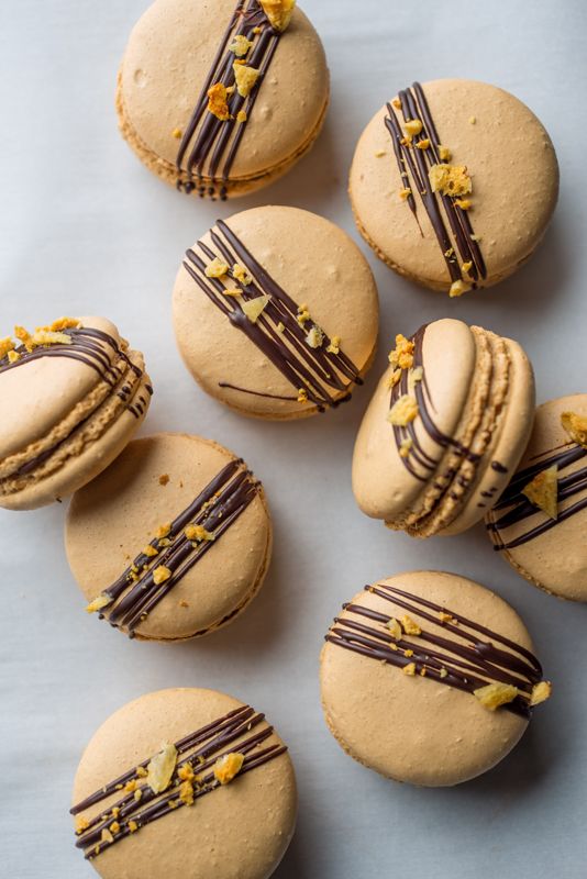 Crunchie macarons