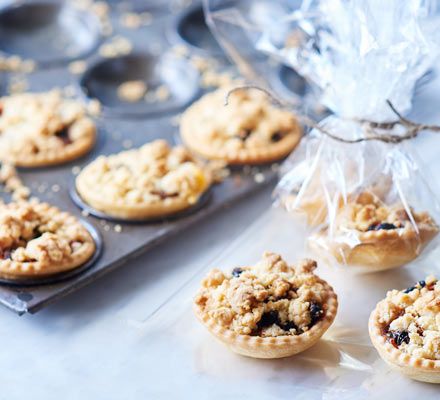 Custard & crumble mince pies