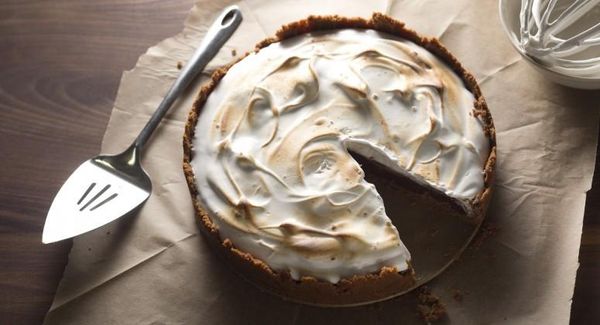 Dazzle Dinner Guests With a Salted Chocolate S’Mores Tart