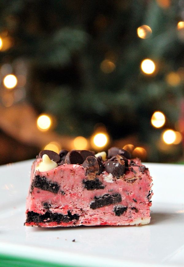 Easy Holiday Cookies and Cream Fudge