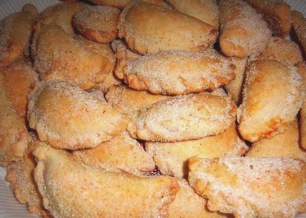 Empanadas de Piña (Pineapple Empanadas