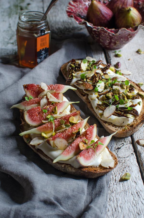 Fig, ricotta & truffle honey bruschetta