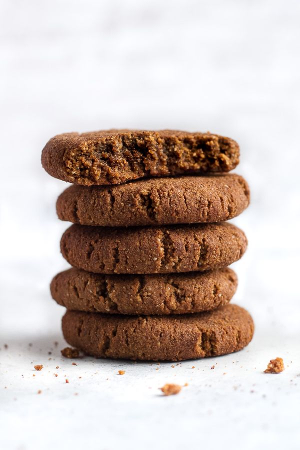 Flourless Gingerbread Cookies