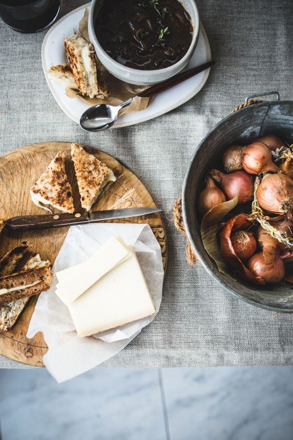 French Onion Soup with Mini Gruyère Toasties (aka mini grilled cheese!