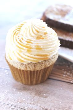 French Toast Maple Cupcakes