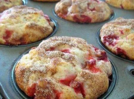 Fresh Strawberry Muffins