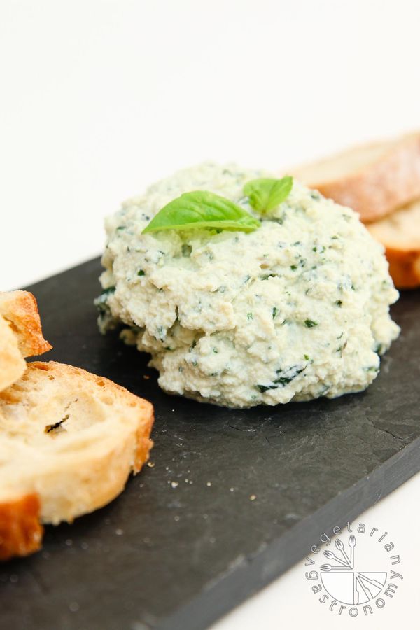 Garlic Basil Vegan Ricotta “Cheese” Spread