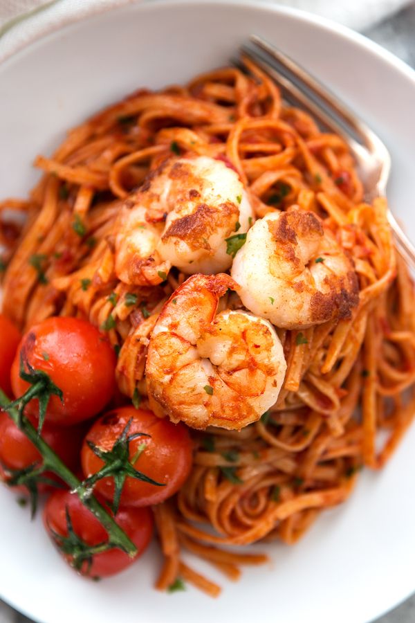 Garlic Butter Tomato Shrimp Linguine