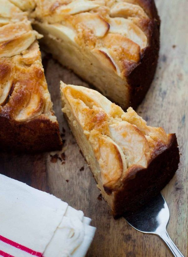 German Apple-Almond Cake