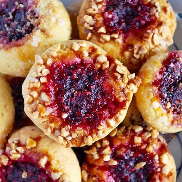 German Raspberry Thumbprint Cookies - Husarenkrapfen