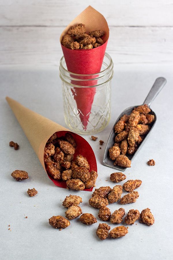 Gingerbread Candied Almonds (Gebrannte Mandeln