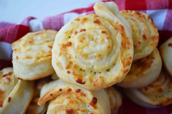 Golden's Garlic Parmesan Cheese Rolls