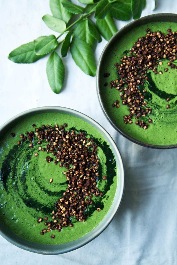 Green Smoothie Bowl + Chocolate Buckwheat Crispies