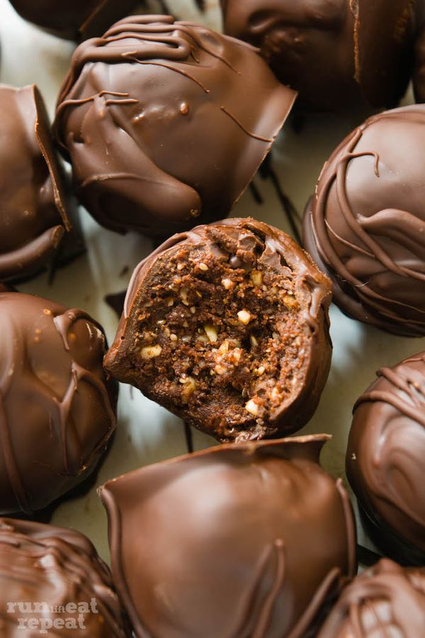 Healthy Chocolate Almond Truffles