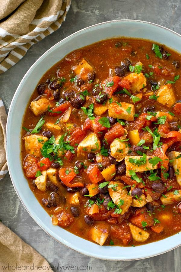 Healthy Crockpot Chipotle Chicken Chili