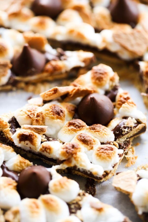 HERSHEY'S KISSES S'more Bark