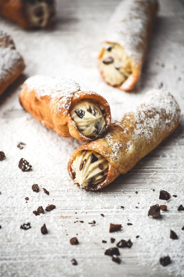 Homemade Classic Vanilla Bean Cannoli