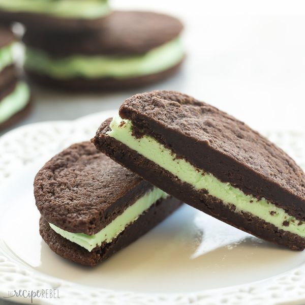 Homemade Mint Chocolate Oreos (Sandwich Cookies