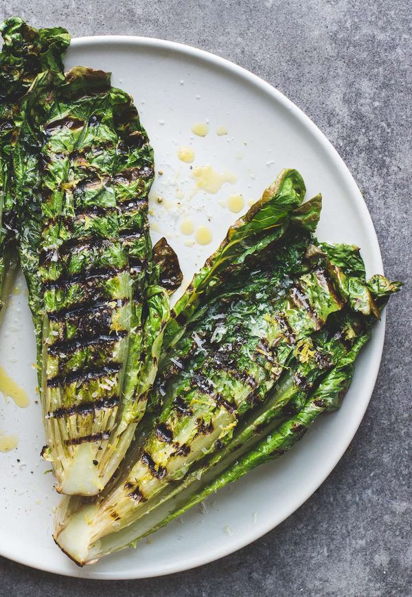 How to Grill Lettuce + Simple Grilled Romaine Salad Recipe (video