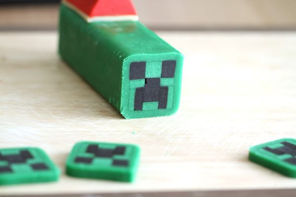 How to Make Minecraft Creeper Cookies for Christmas