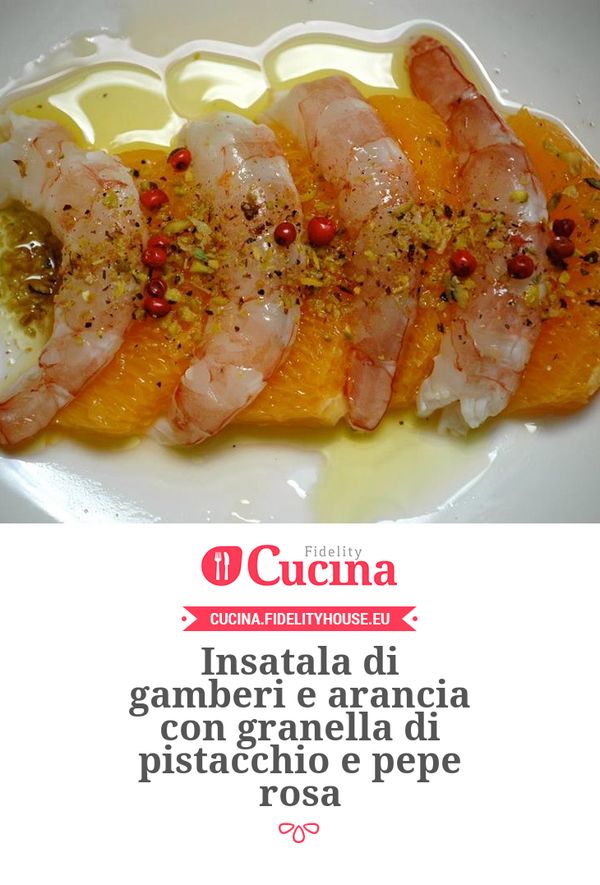 Insatala di gamberi e arancia con granella di pistacchio e pepe rosa